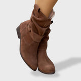 Lucía| Bottines en Daim à Bout Rond et Fermeture Éclair pour Femme