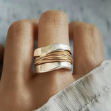 Bague en argent avec des fils d'or