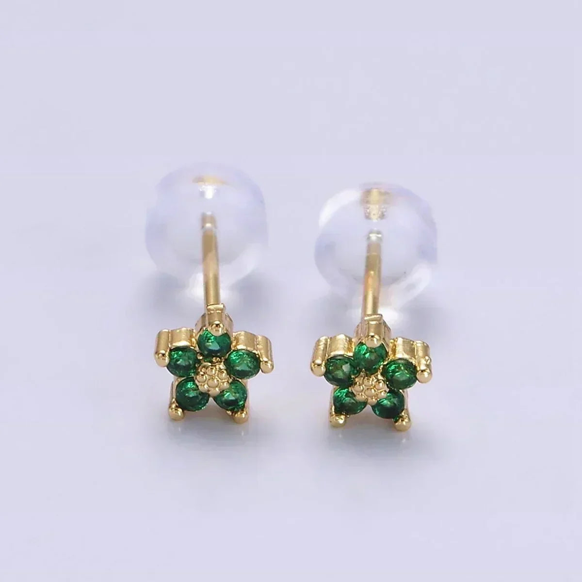 Boucles d'oreilles avec motif floral délicat