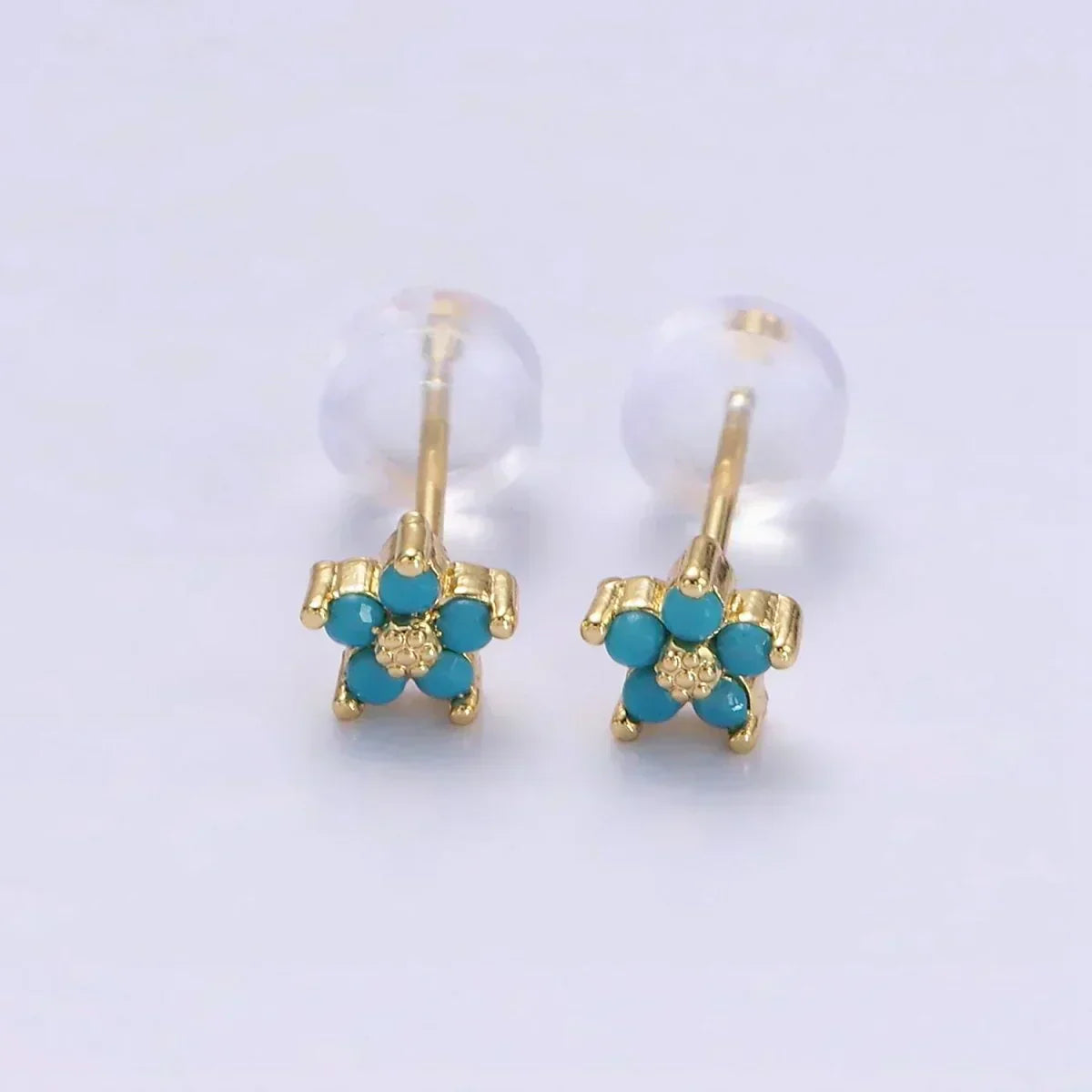 Boucles d'oreilles avec motif floral délicat