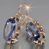 Boucles d'oreilles dorées avec zircon ovale