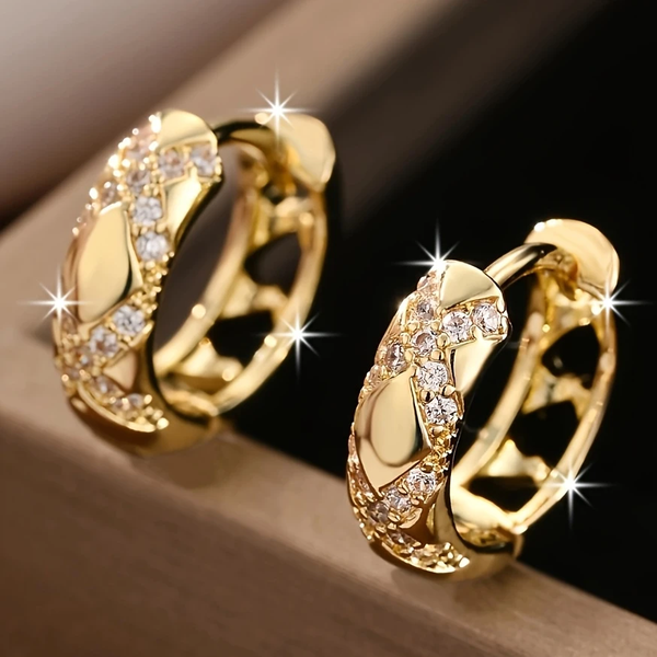 Boucles d'oreilles dorées pendantes avec ouverture et éclat