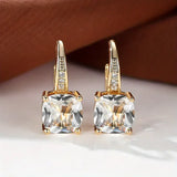 Boucles d'oreilles en or avec des pierres mystérieuses