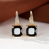 Boucles d'oreilles en or avec des pierres mystérieuses