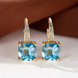 Boucles d'oreilles en or avec des pierres mystérieuses