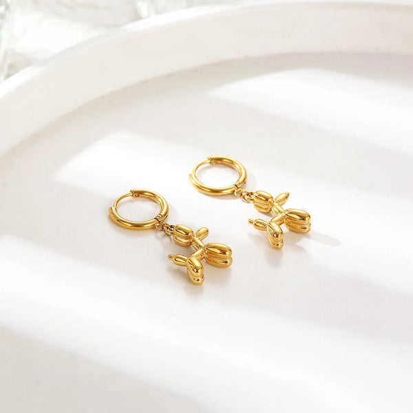 Boucles d'oreilles miniatures en forme de chien – Créoles dorées avec pendentif de chien amusant