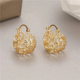 Boucles d'oreilles rétro en goutte avec finition dorée