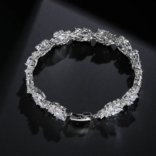 Bracelet rétro avec chaîne argentée brillante