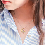 Collier avec lune suspendue et chat