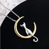 Collier avec lune suspendue et chat