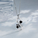 Collier en forme de cœur et motif d'amour infini avec empreinte