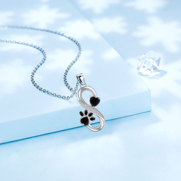 Collier en forme de cœur et motif d'amour infini avec empreinte