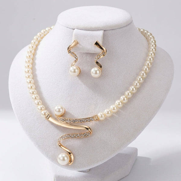 Ensemble cadeau en perles naturelles : collier et boucles d'oreilles