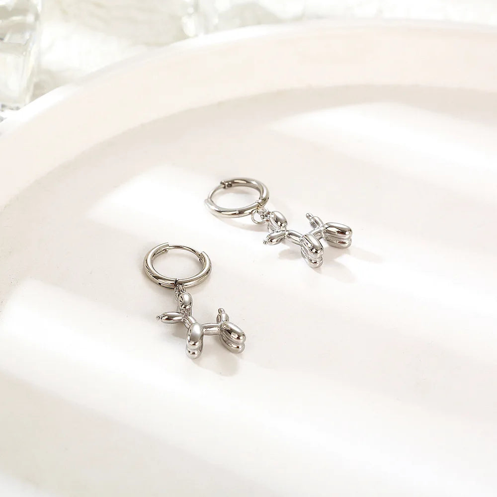 Boucles d'oreilles miniatures en forme de chien – Créoles dorées avec pendentif de chien amusant