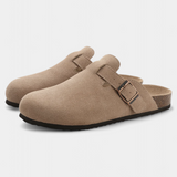 Aubree Sabots Unisex en Daim avec Boucle Ajustable