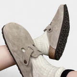 Aubree Sabots Unisex en Daim avec Boucle Ajustable